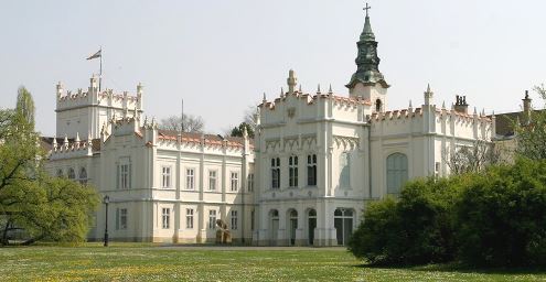 Замок Брунсвик в Будапеште (Венгрия)