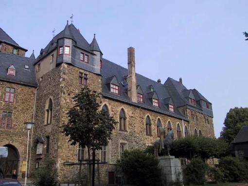 Замок Шлоссбург в Германии