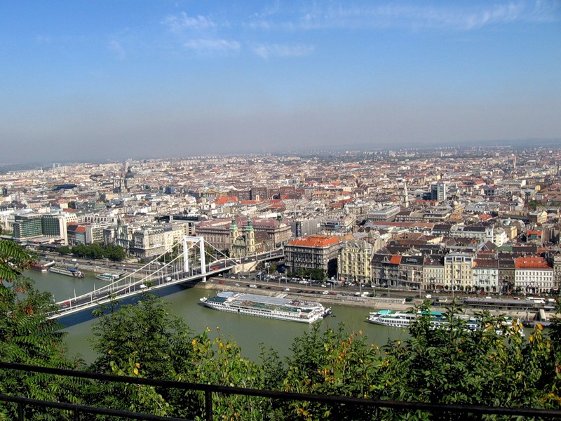 Вид с горы Геллерт на Будапешт