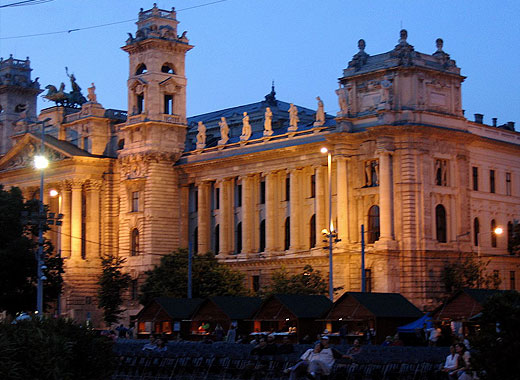 Этнографический музей (Néprajzi Múzeum) в Будапеште